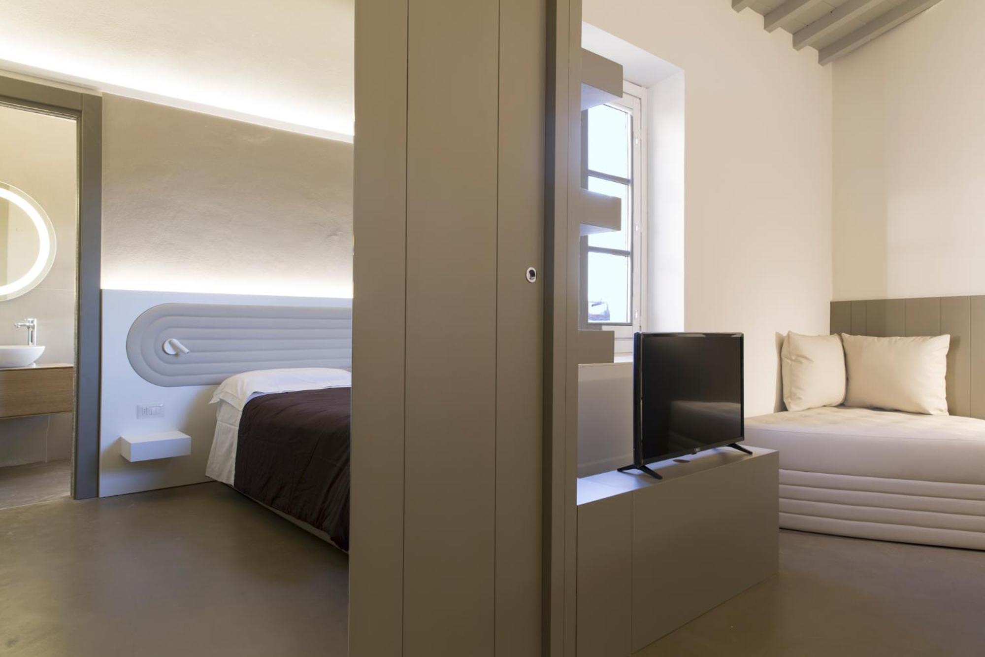 Deluxe One-Bedroom Suite